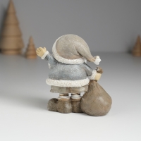 Сувенир полистоун "Дед Мороз в серой шубе в очках, с мешком подарков" МИКС 5,5х6х9 см