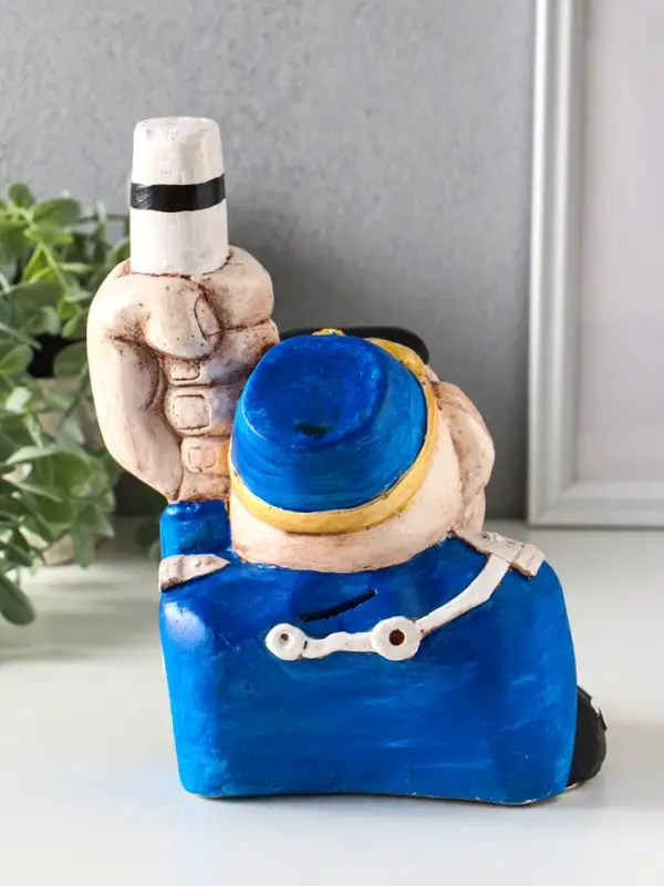 Копилка для денег &laquo;Добрый гаишник&raquo;, гипс, 22.5&times;18&times;15 см