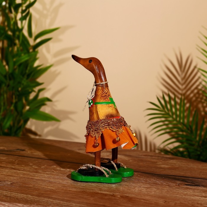 Сувенир "Утка в юбке" дерево 27 см