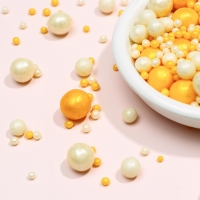 Кондитерская с мягким центром "Жемчуг", бело-золотая, 50 г