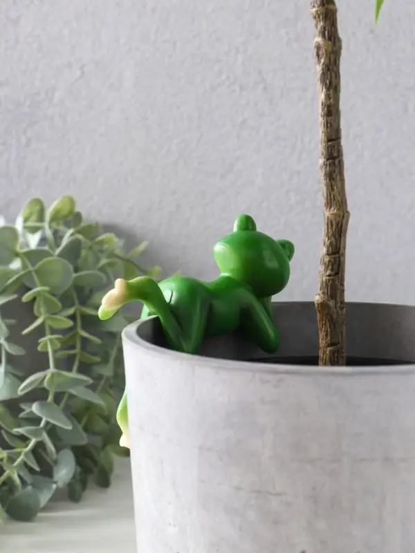 Сувенир полистоун "Лягуха с бокалом - расслабляемся" 9,5х4,5х7,5 см