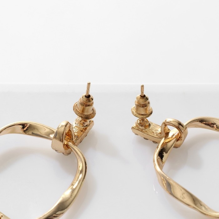 Серьги со стразами «Повод», цвет белый в золоте Серьги со стразами «Повод», цвет белый в золоте