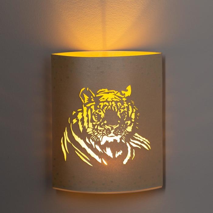 Светодиодная фигура &laquo;Тигр&raquo; 13 &times; 16 &times; 5 см, картон, батарейка ААх2 (не в комплекте), свечение тёплое белое