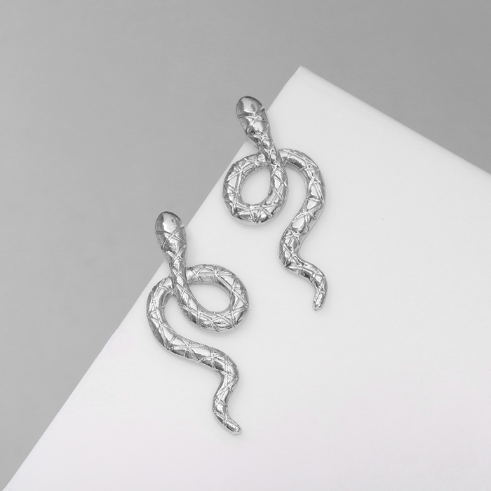 Новый год! Символ года 2025! Серьги металл &laquo;Змея&raquo; с узором, цвет серебро