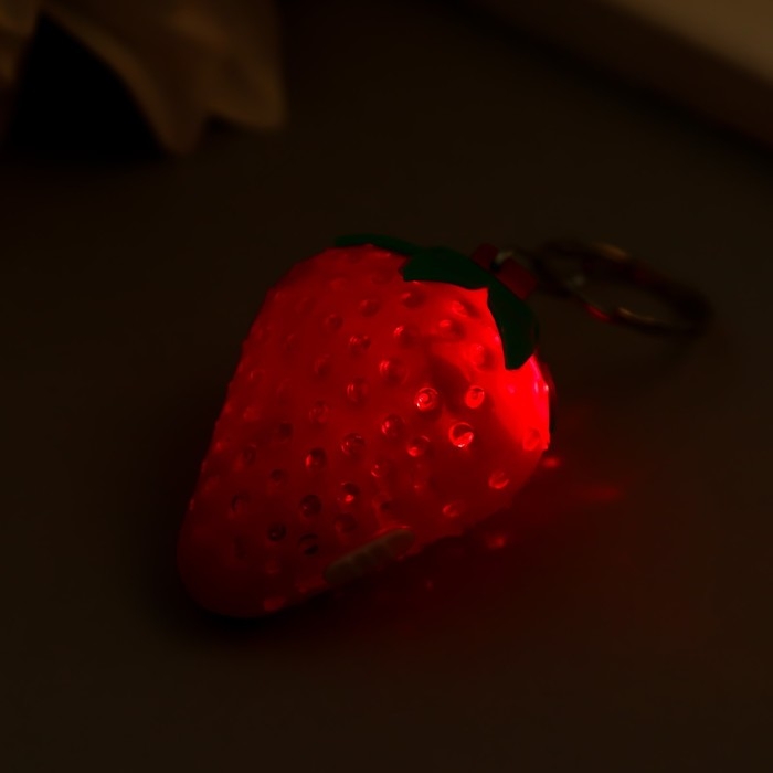 Фонарик свет на кольце "Клубничка" МИКС 3х3,4х4,6 см