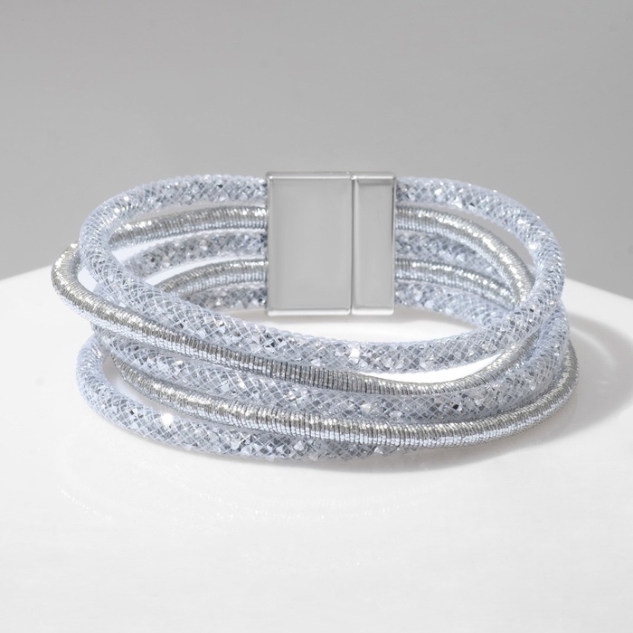 Браслет со стразами &laquo;На магните&raquo; со стразами, цвет серый в серебре, 20 см