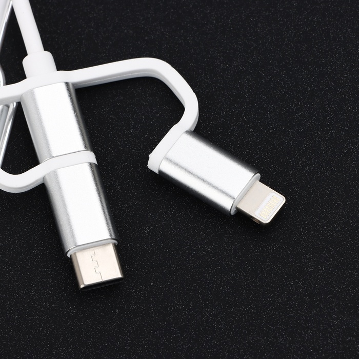 Ежедневник новогодний со встроенным зарядным устройством 8000 мАh и флешкой 16 ГБ, 17,5 х 24 см.