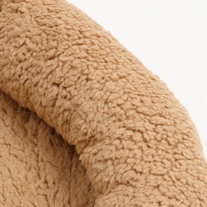 Лежанка для собак и кошек "Уют", мягкий мех, 50 х 42 х 11 см, коричневая