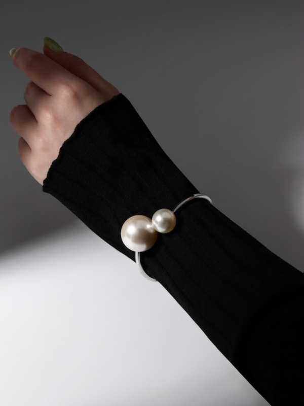 Браслет металл &laquo;Жемчужный&raquo; две бусины, цвет серебро