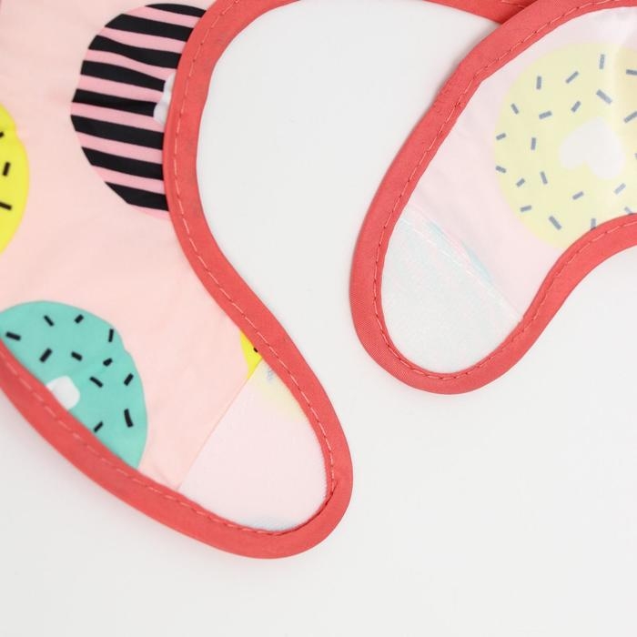 Нагрудник для кормления &laquo;Пончики&raquo; непромокаемый на липучке, с карманом