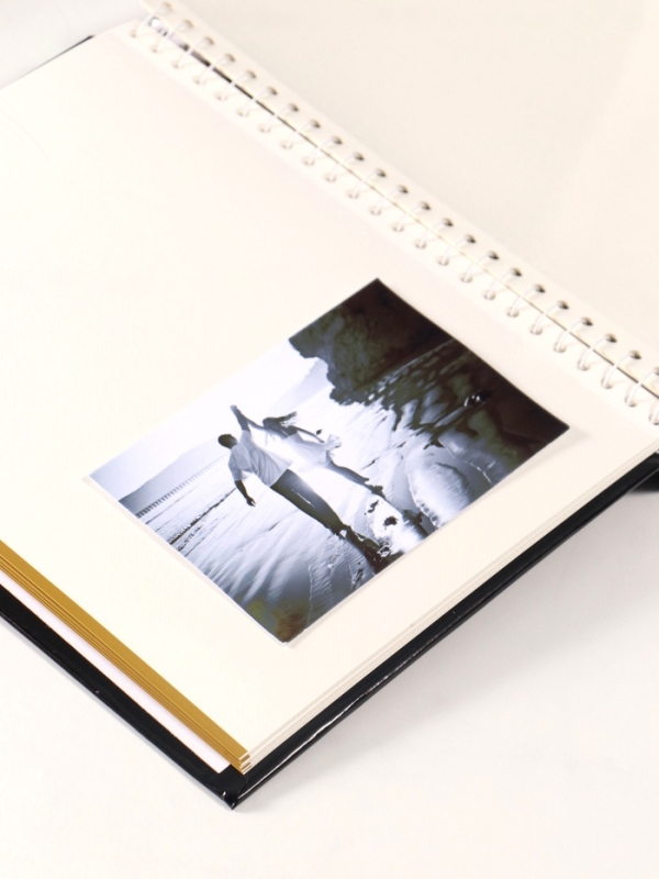 Фотоальбом магнитный 20 листов "Носи солнце в себе" чёрный тиснение золото 29х24х2 см