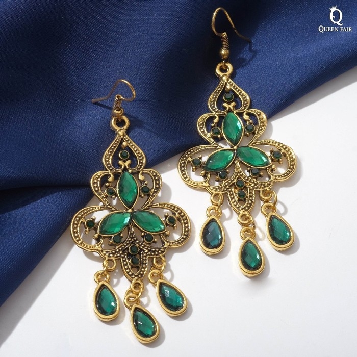 Серьги висячие со стразами &laquo;Восток&raquo; трилистник, цвет зелёный в чернёном золоте, 8 см