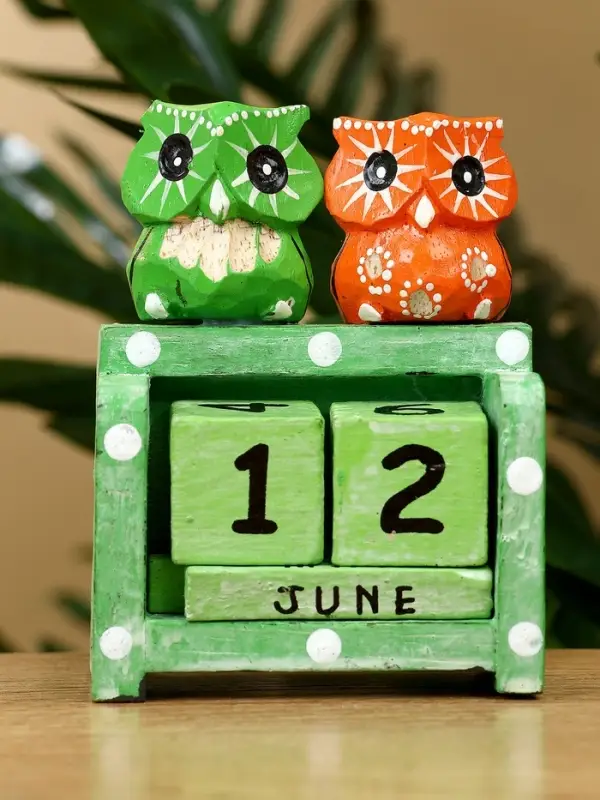 Календарь настольный &laquo;Пара совят&raquo;, 7.5&times;4&times;10 см, дерево, зелёный, оранжевый