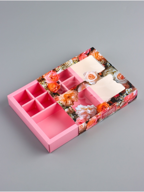 Коробка для 8 конфет + шоколад, с окном "Поздравляю", 17,7 х 17,8 х 3,8 см. Кондитерская упаковка