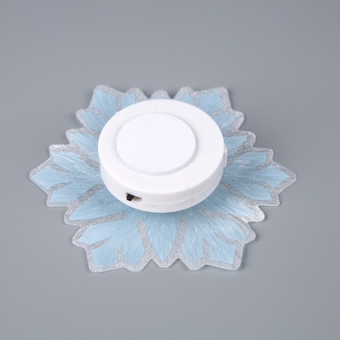 Игрушка световая Игрушка световая "Снежинка" 8 см, 1 LED, LR44x3 (в компл.), мерцание, свечение мульти