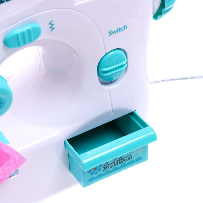 Швейная машинка &laquo;Рукодельница&raquo;, 3 катушки