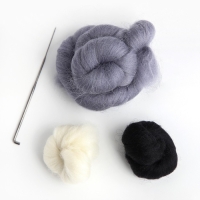 Набор для творчества. Игрушка из шерсти &laquo;Енот с цветами&raquo;