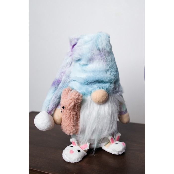 Кукла интерьерная "Гном в пижаме и тапочках, с игрушкой-зайкой" 57х13х13 см