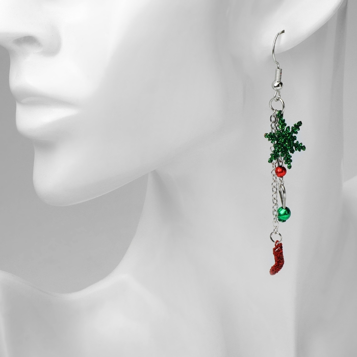 Новый год! Серьги &laquo;Новогодние&raquo; висячие, снежинка на цепочке, цвет красно-зелёный в серебре