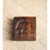 Шкатулка резная "Дельфин" дерево соно, 10х10х5 см