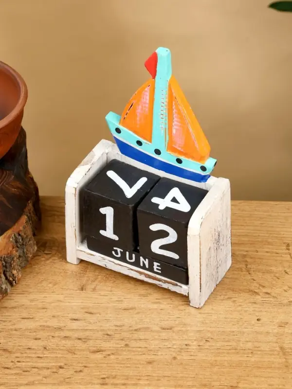 Календарь настольный "Парусник" дерево 11х5х16 см, цв. оранжевый