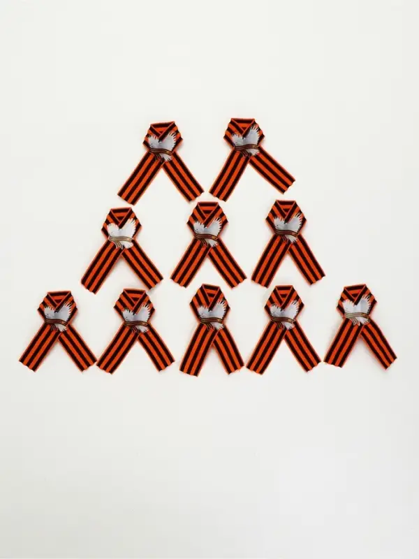 Набор из акриловых значков с лентой 10 шт "Голубь мира"