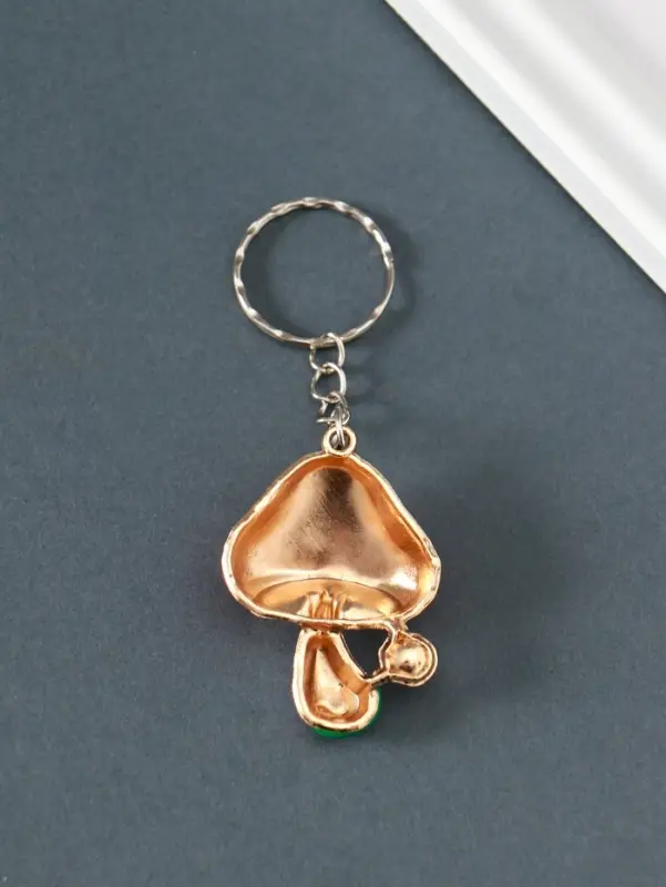 Брелок металл "Красный мухомор" золото, эмаль 4,5х3,2х1 см