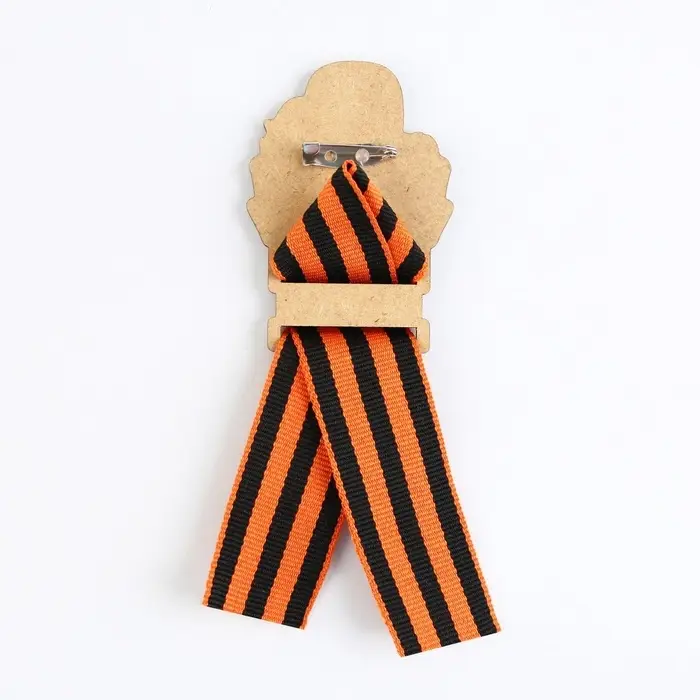 Значок с георгиевской лентой &laquo;9 мая, гвоздика&raquo;, дерево, 4,8 х 6,6 см