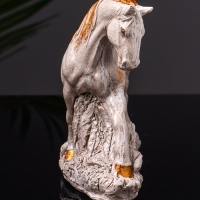 Статуэтка "Конь Граф" 12х16х6 см, цвет бежевый
