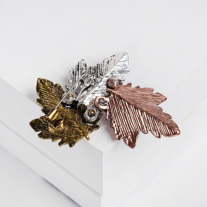 Брошь «Листья» три дубовых, цветная Брошь «Листья» три дубовых, цветная