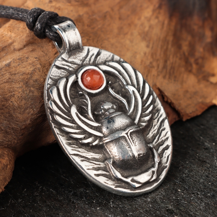 Амулет Амулет "Скарабей" с камнем сердолик, 30х47 мм, металлический