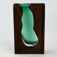 Ваза для цветов &laquo;Органик&raquo; из зеленого стекла с деревянной подставкой 24&times;14,5&times;4 см
