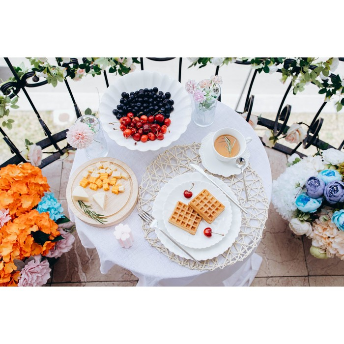 Подставка для тортов и десертов фарфоровая Magistro &laquo;Цветок&raquo;, d=25 см