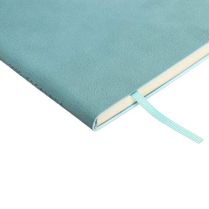 Еженедельник датир 2025г мягк обл иск кож А5 80л ESCALADA, бл тис, кр бл 70 г/м&sup2;, синий