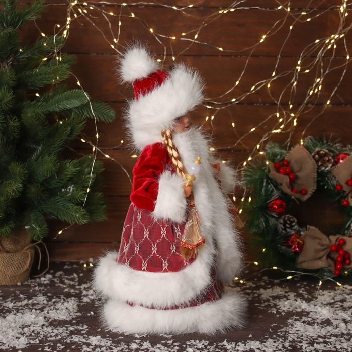 Снегурочка Снегурочка "В пушистой шубке, с фонариком" двигается, с подсветкой, 40х20 см, красный