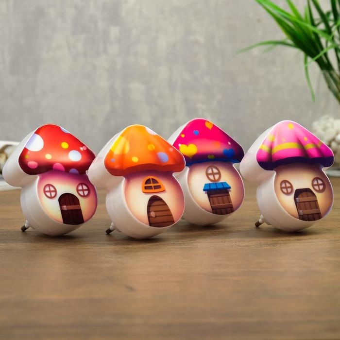 Ночник пластик от сети Ночник пластик от сети "Домик-грибок" МИКС 8х7х2,5 см RISALUX