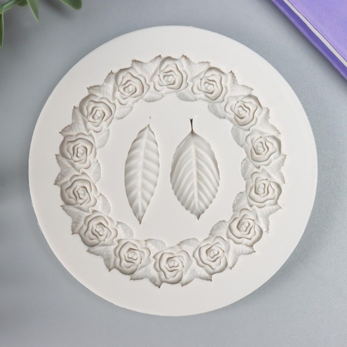 Молд силикон Молд силикон "Круг из роз и листики" 3 предмета 8,5х8,5х0,5 см