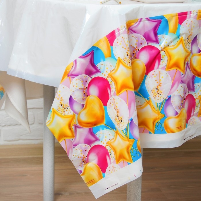 Скатерть одноразовая &laquo;Влюбленность&raquo;, шарики, 182х137см