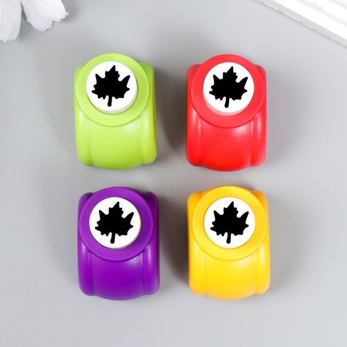 Дырокол фигурный d=1,5 см "Кленовый лист" МИКС 3,5х4х4 см