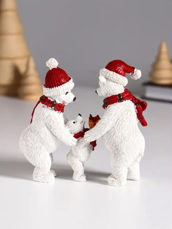 Сувенир полистоун "Семья белых медведей в вязаных шарфах и шапках" 10,5х4,3х10 см