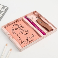 Подарочный набор &laquo;С 8 Марта&raquo;: обложка для паспорта ПВХ, брелок и ручка пластик