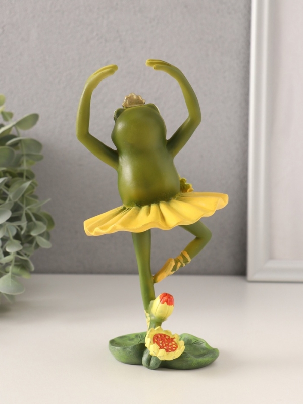 Сувенир полистоун "Лягушка-царевна в пачке балерины" 9,5х9х20 см