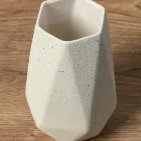 Ваза керамика настольная "Бэрри" грани, h=18,5х11. d=7,5 см, белый