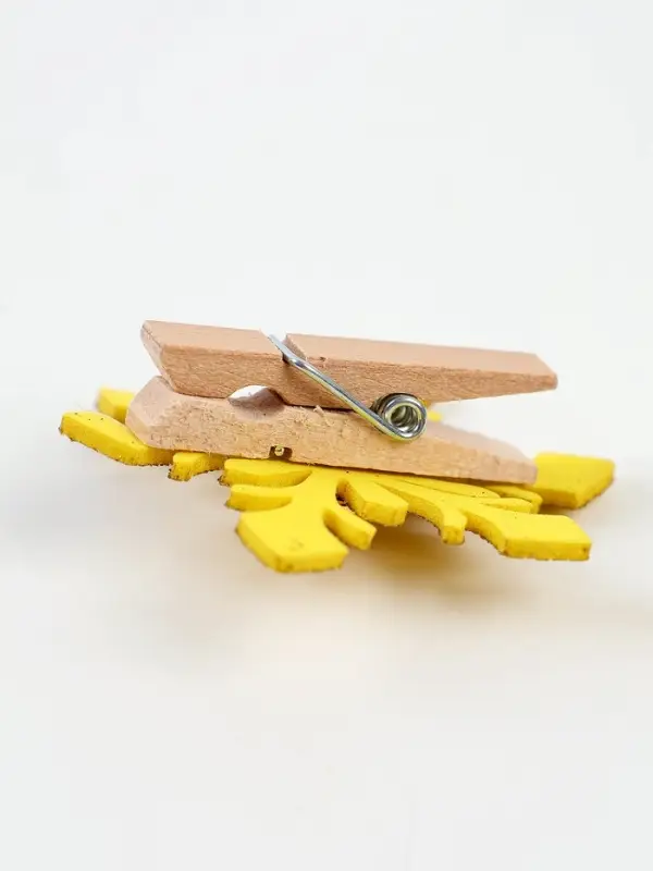 Набор декоративных прищепок "Новогодние снежинки" цвет золотой, набор 6 шт.