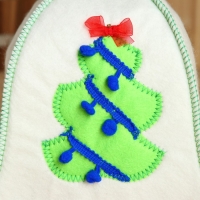 Шапка для бани " Новогодняя Ель и синие бусы", белая Шапка для бани " Новогодняя Ель и синие бусы", белая