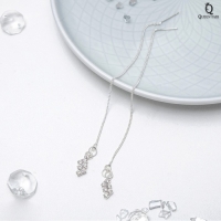 Серьги со стразами &laquo;Цепочки&raquo; зигзаг, цвет белый в серебре, 11,5 см