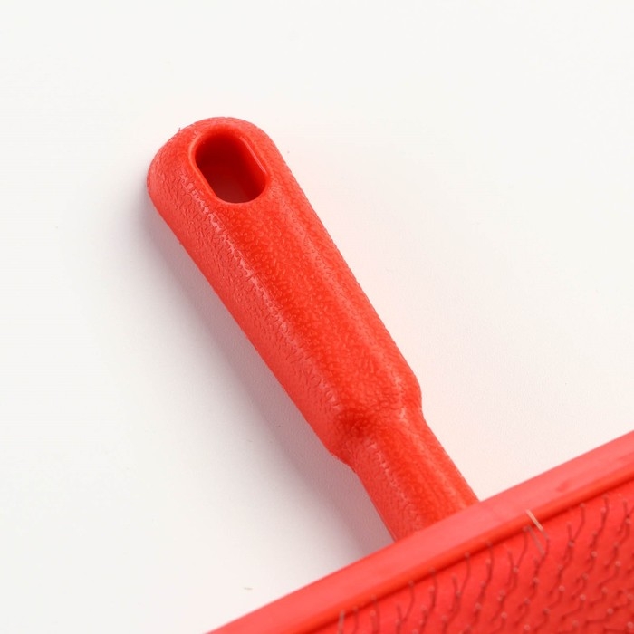 Пуходерка без капель полукруглая, 8,5 х 13 см, красная Пуходерка без капель полукруглая, 8,5 х 13 см, красная