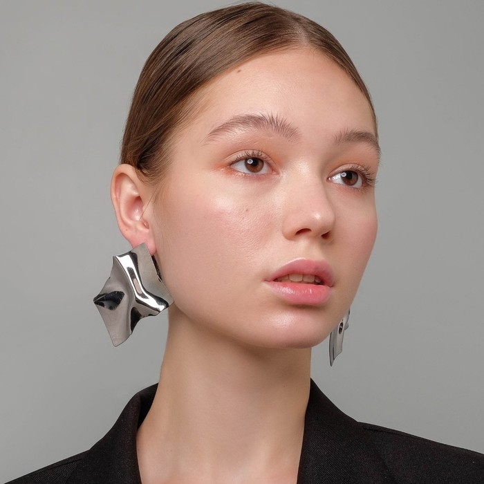 Серьги металл &laquo;Атмосфера&raquo; ромб мятый, цвет серый