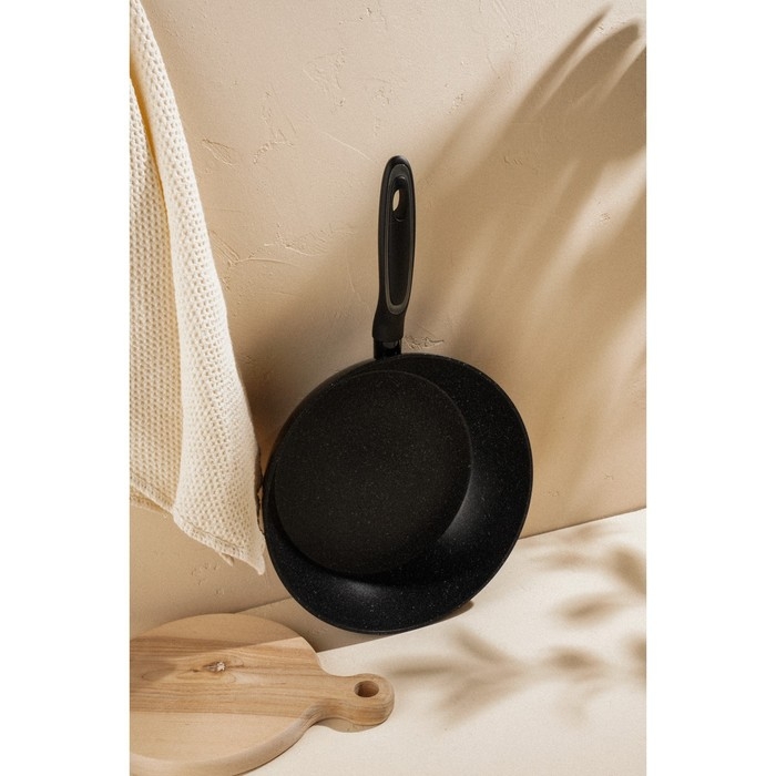 Сковорода алюминиевая с высоким бортом SL Home, d=28 см, h=7,5 см, антипригарное покрытие, индукция, цвет чёрный Сковорода алюминиевая с высоким бортом SL Home, d=28 см, h=7,5 см, антипригарное покрытие, индукция, цвет чёрный