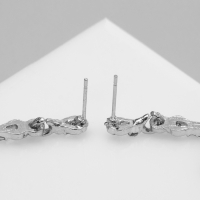 Серьги со стразами &laquo;Крестики&raquo; вставки, цвет белый в серебре